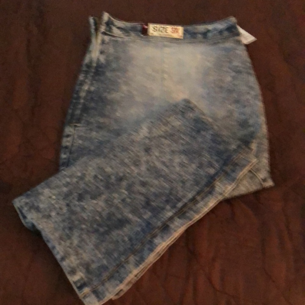 Cello rinse Jean skirt.